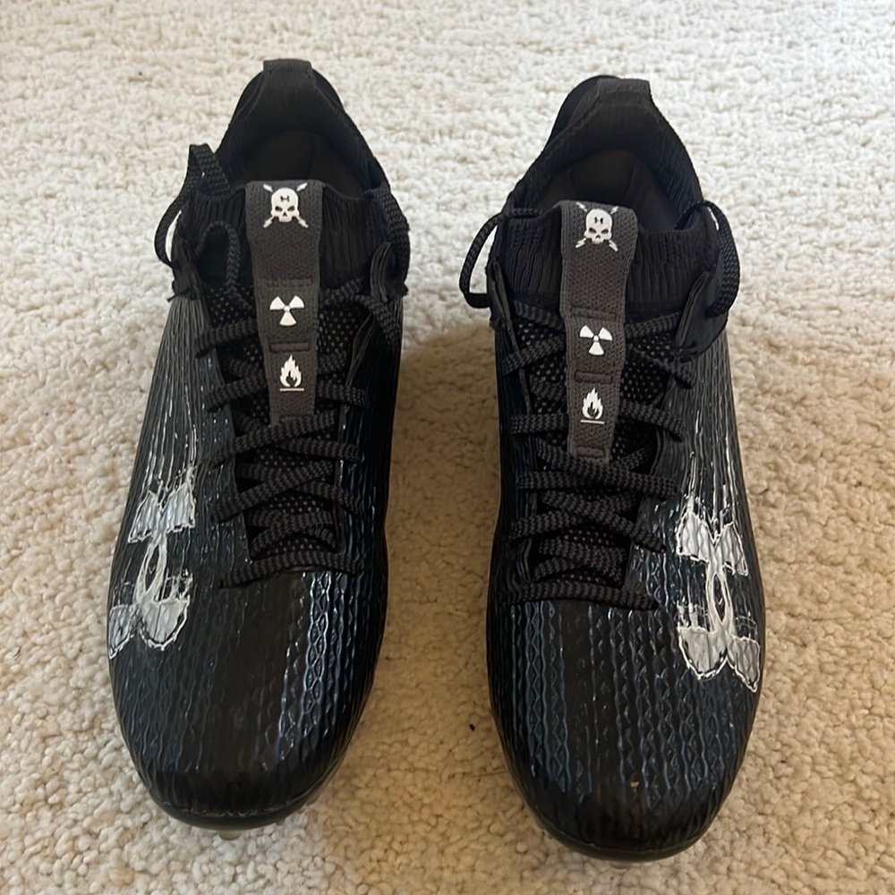 Under Armour Men's Blur Smoke 2.0 Molded Cleat Football Shoe, men’s size 8.5